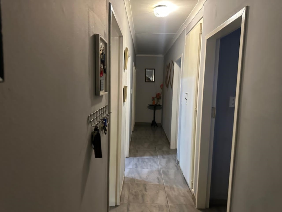 4 Bedroom Property for Sale in Oos Einde North West